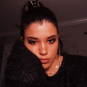 Meet your Posher, Becky